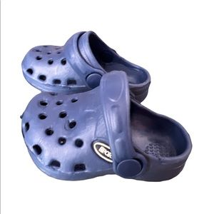 Tiniest Blue crocs